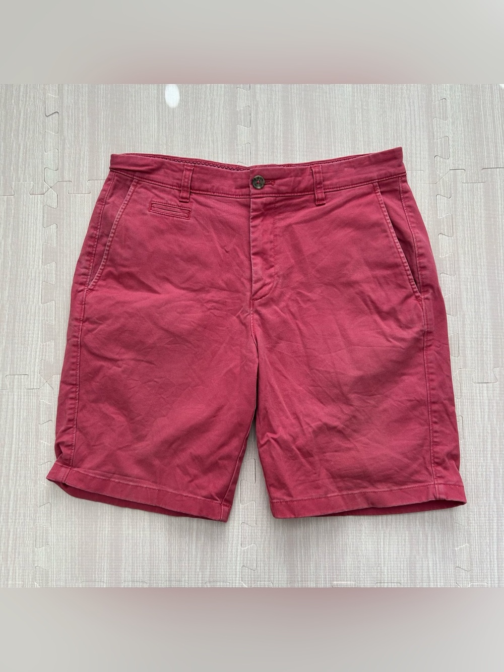 Johnnie O Men’s Red Cotton Chino Shorts. Size 33. 9” Inseam